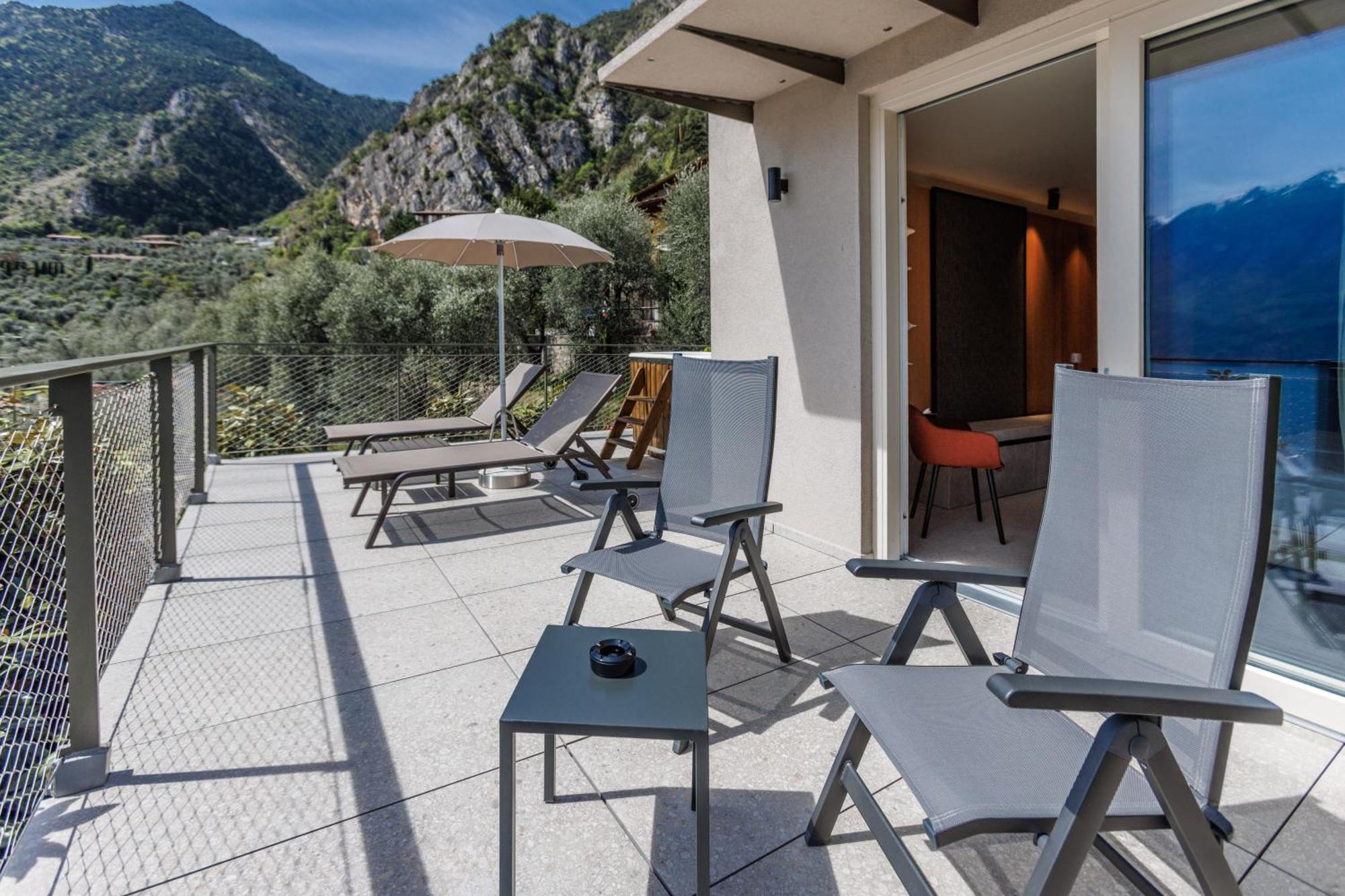 Llac Living Nature Hotel Limone sul Garda Oda fotoğraf