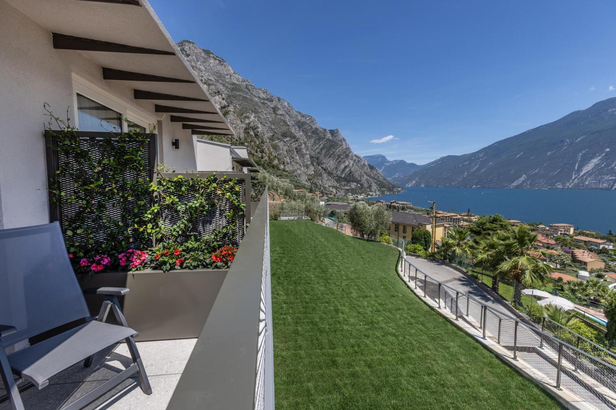 Llac Living Nature Hotel Limone sul Garda Oda fotoğraf